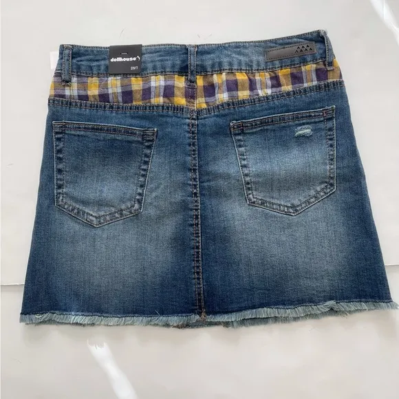 NWT Dollhouse Women’s Jeans Skirt Mid Rise Slim Fit Stretch Denim Mini Skirt
