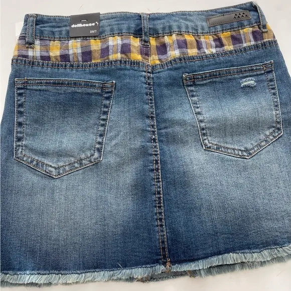 NWT Dollhouse Women’s Jeans Skirt Mid Rise Slim Fit Stretch Denim Mini Skirt