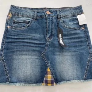 NWT Dollhouse Women’s Jeans Skirt Mid Rise Slim Fit Stretch Denim Mini Skirt
