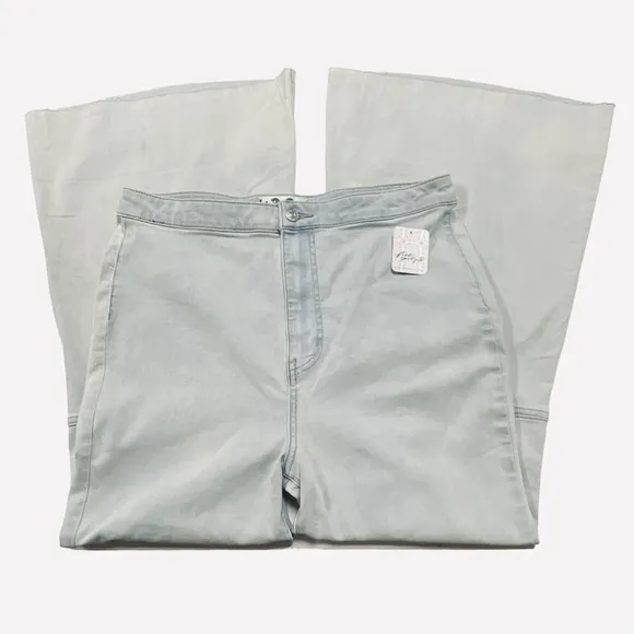 NWT Free People Youthquake Cropped Flare Jeans in Bleach Out Blue Size 32(14)
