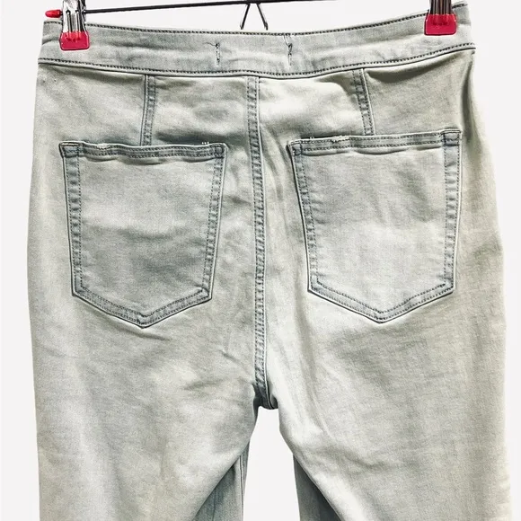 NWT Free People Youthquake Cropped Flare Jeans in Bleach Out Blue Size 32(14)
