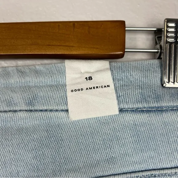 NWT Good American Good Legs Skinny Cigarette - Size 18