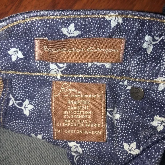 Paige‎ Laurel Canyon Bootcut Jeans E14