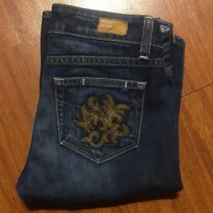 Paige‎ Laurel Canyon Bootcut Jeans E14