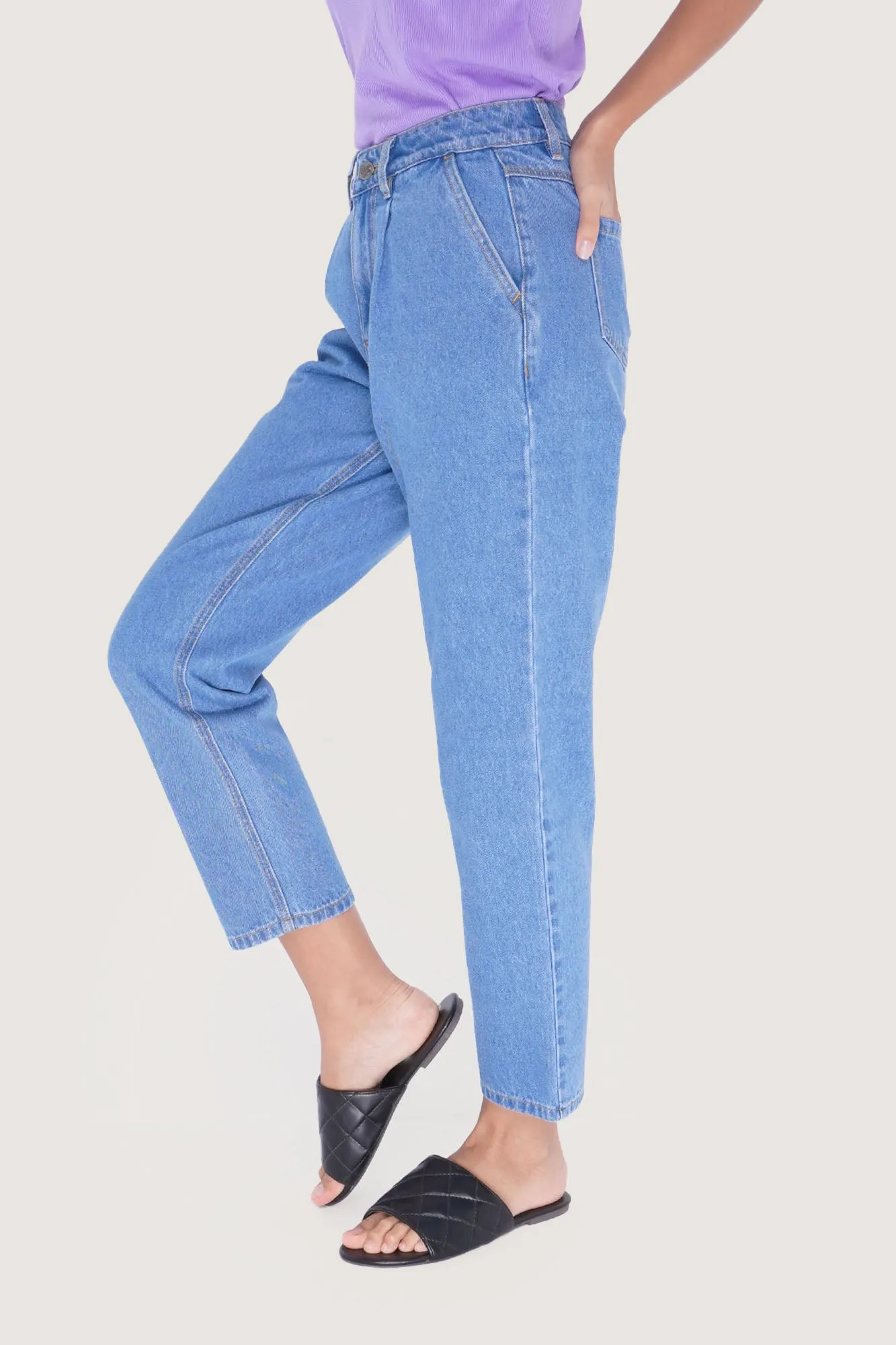 Pleated Slim Jeans