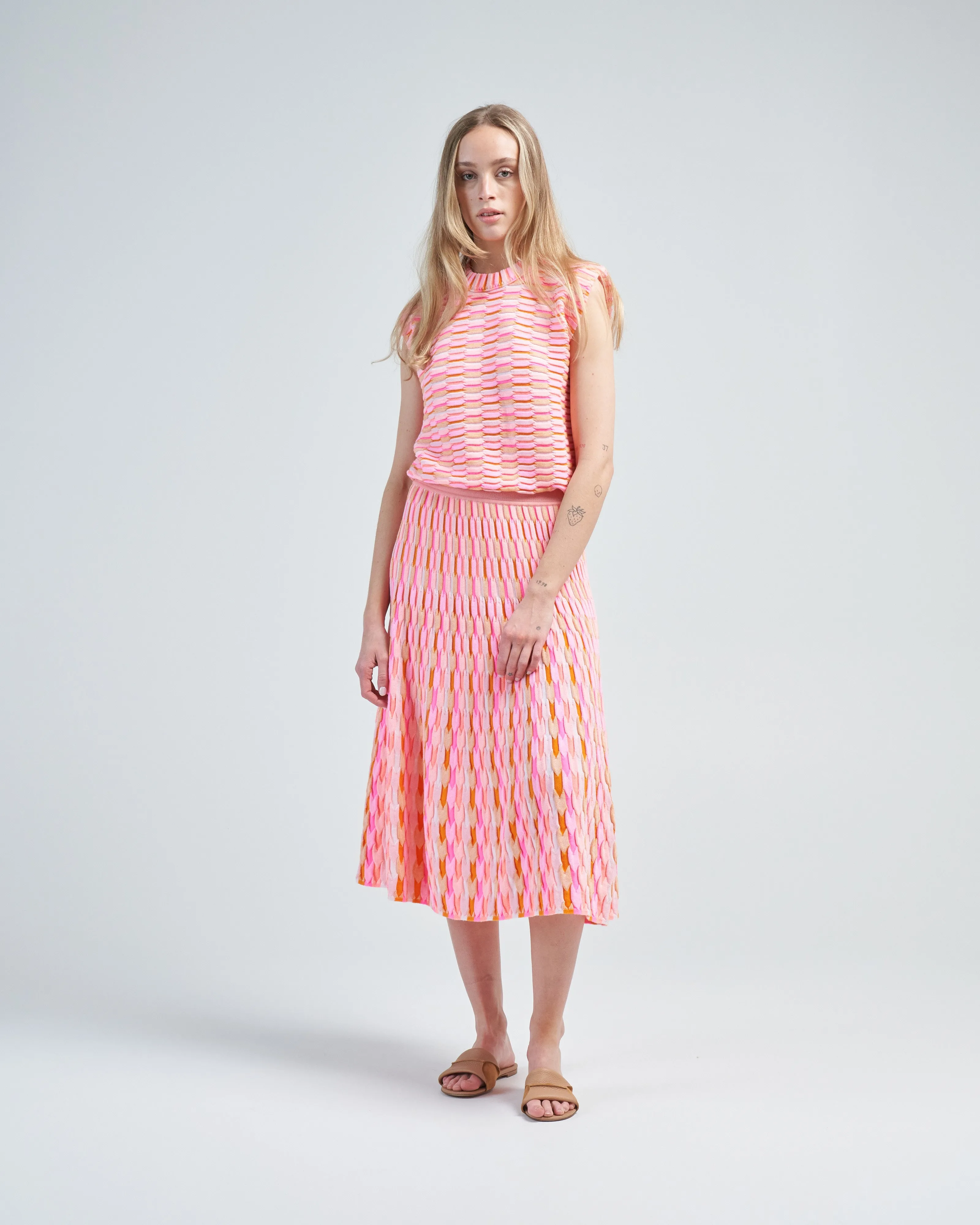 sleeveless structured top in zellige stitch
