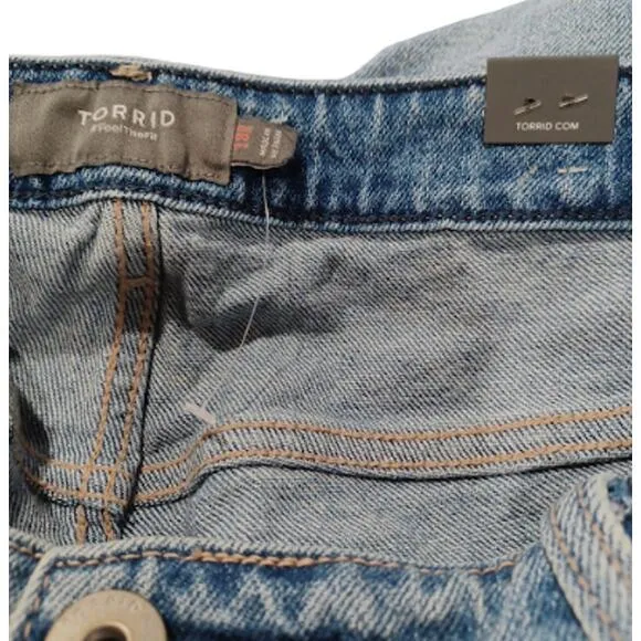 TORRID NEW LIGHT WASH DESTROYED HIGH RISE JEANS PLUS SIZE 18R
