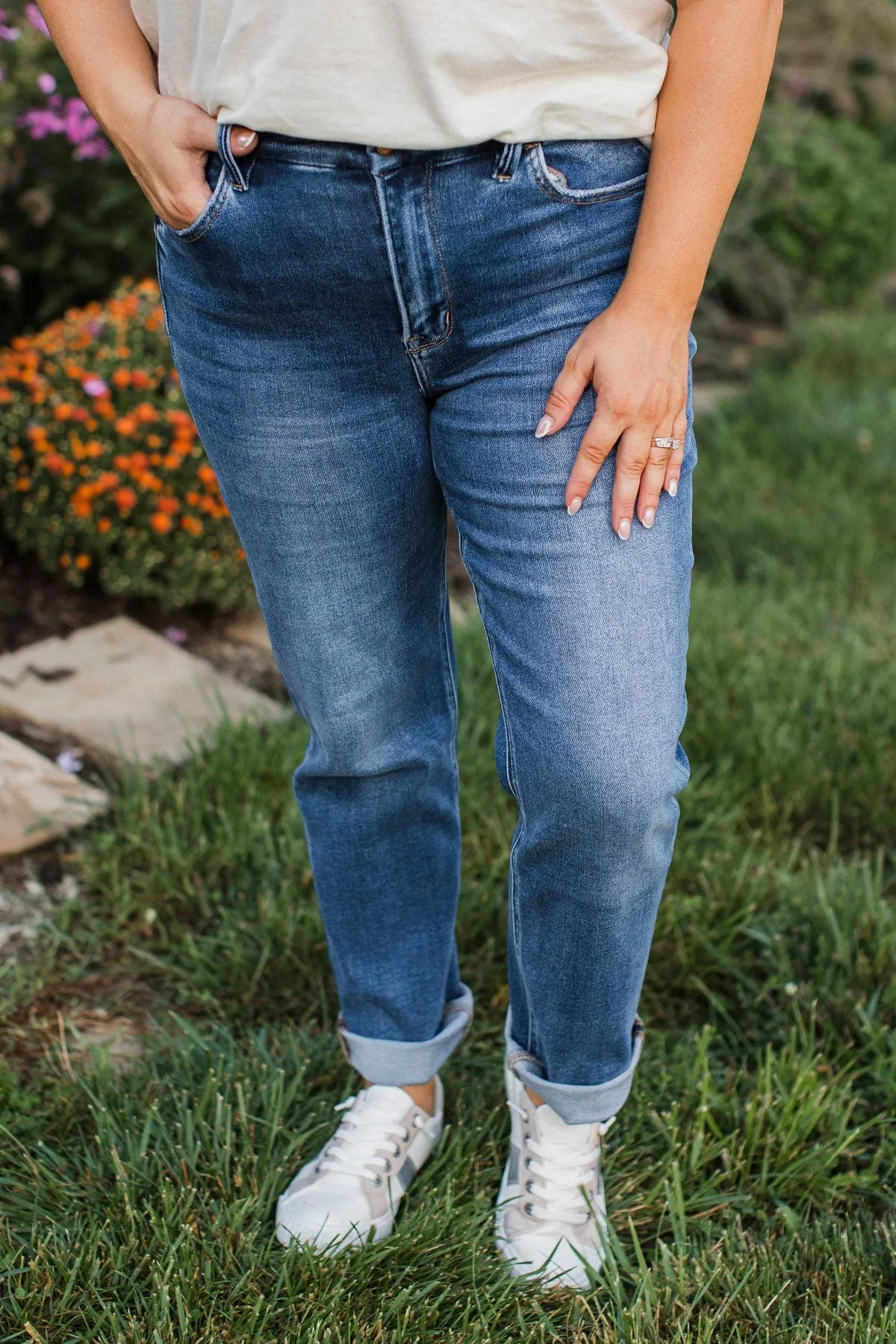 Vervet Slim Straight Jeans- Vanessa Wash