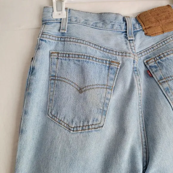 Vintage Levi Strauss Light Wash Button Fly High Rise Tapered Mom Jean Size 11