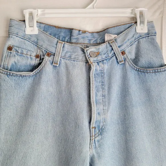 Vintage Levi Strauss Light Wash Button Fly High Rise Tapered Mom Jean Size 11