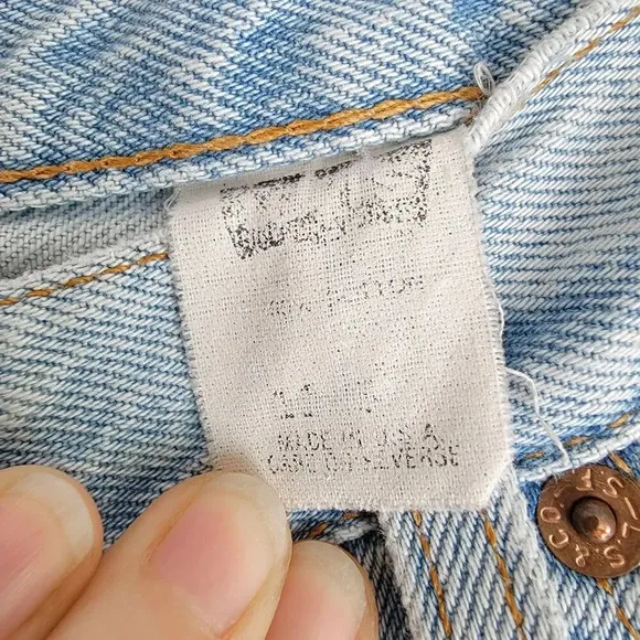 Vintage Levi Strauss Light Wash Button Fly High Rise Tapered Mom Jean Size 11
