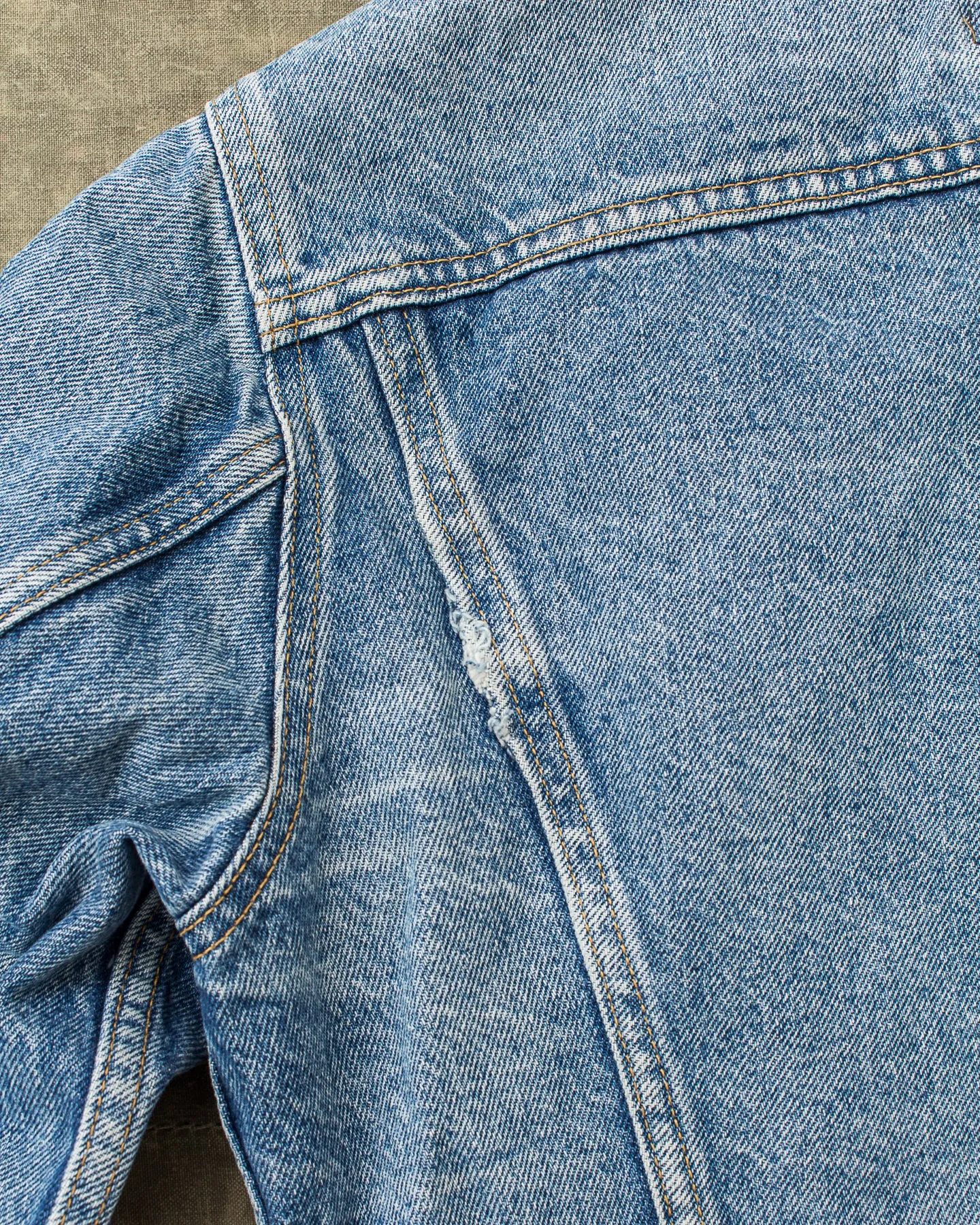 Vintage Levi's 705056-0216 Made in USA Denim Jacket Size 40R