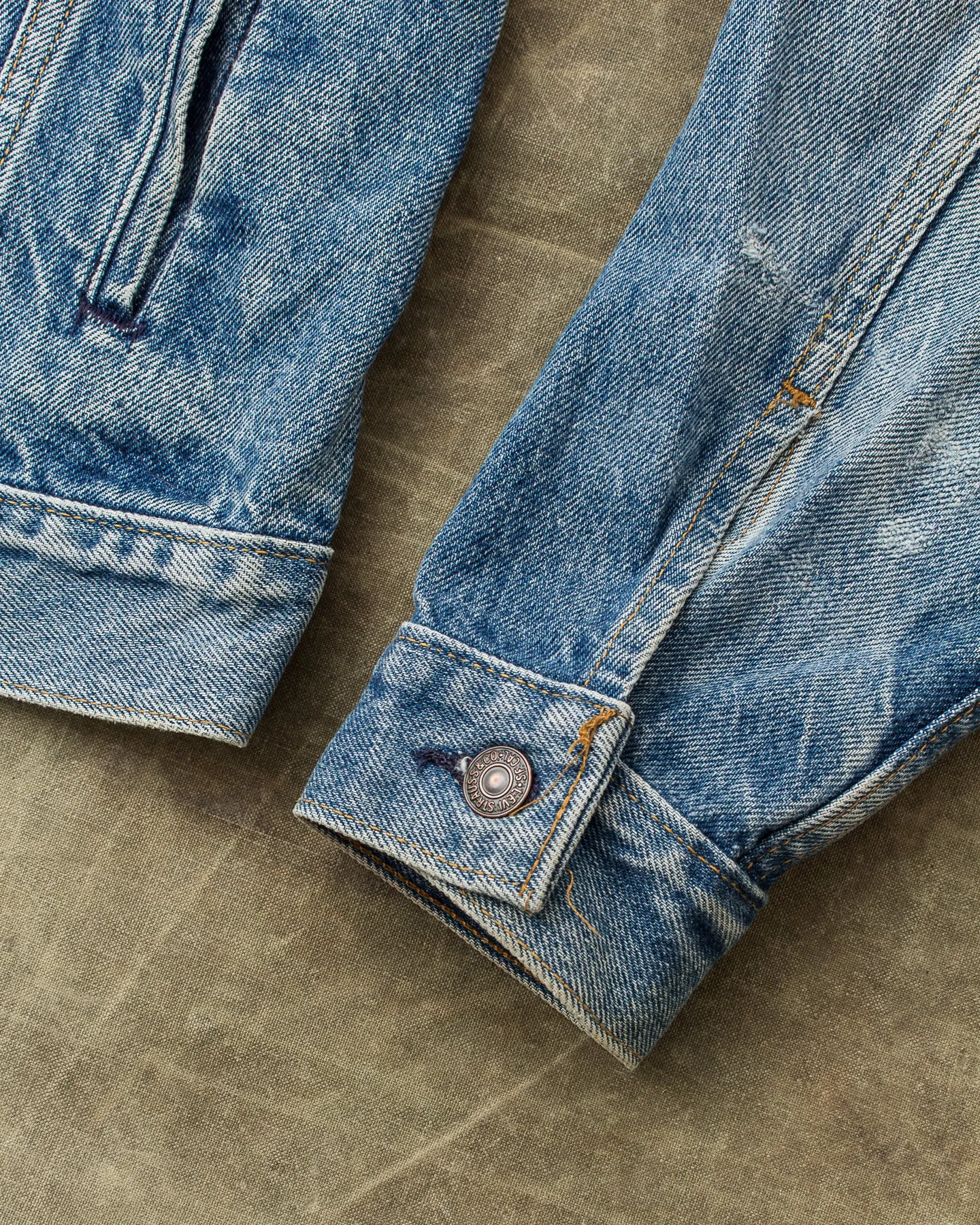 Vintage Levi's 705056-0216 Made in USA Denim Jacket Size 40R