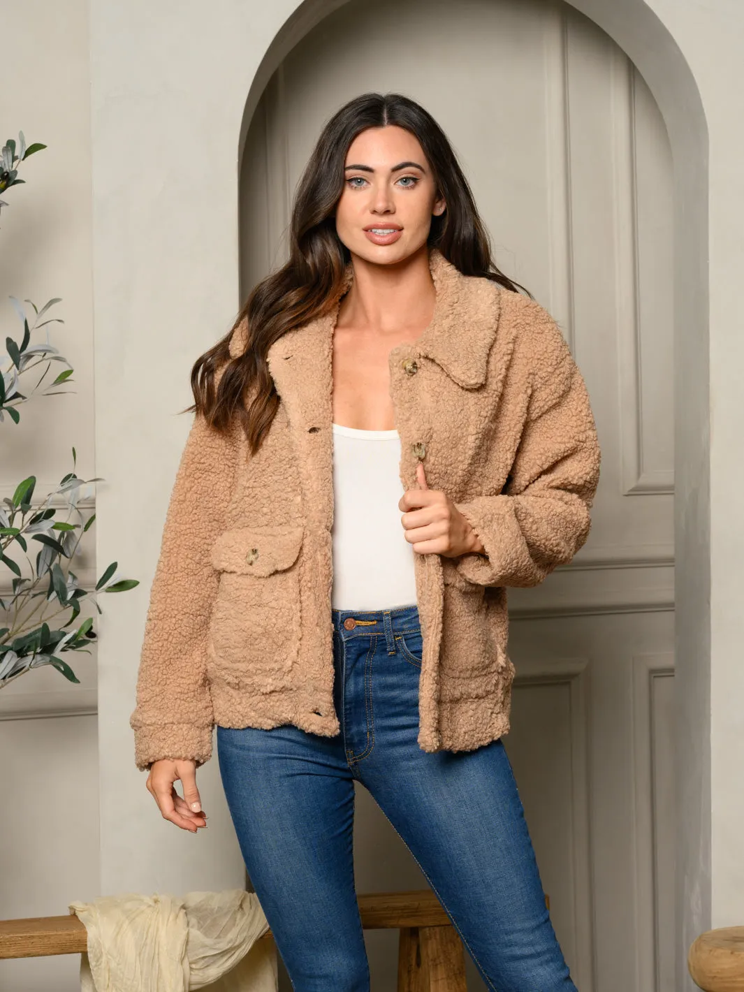 WOMEN'S FUZZY COLLAR BUTTON CLOSURE LONG JACKET