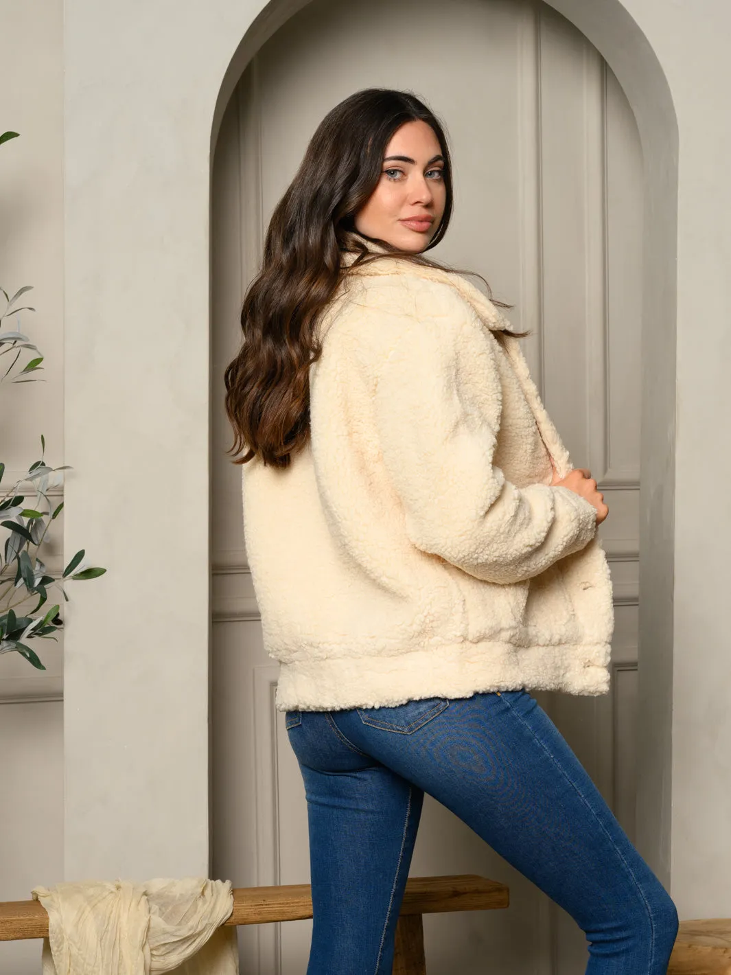 WOMEN'S FUZZY COLLAR BUTTON CLOSURE LONG JACKET