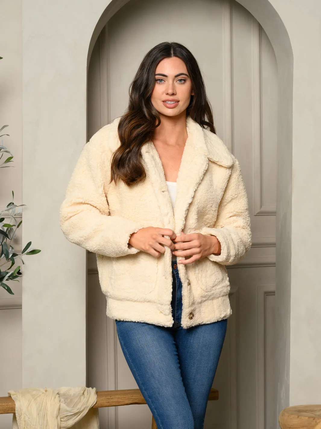 WOMEN'S FUZZY COLLAR BUTTON CLOSURE LONG JACKET