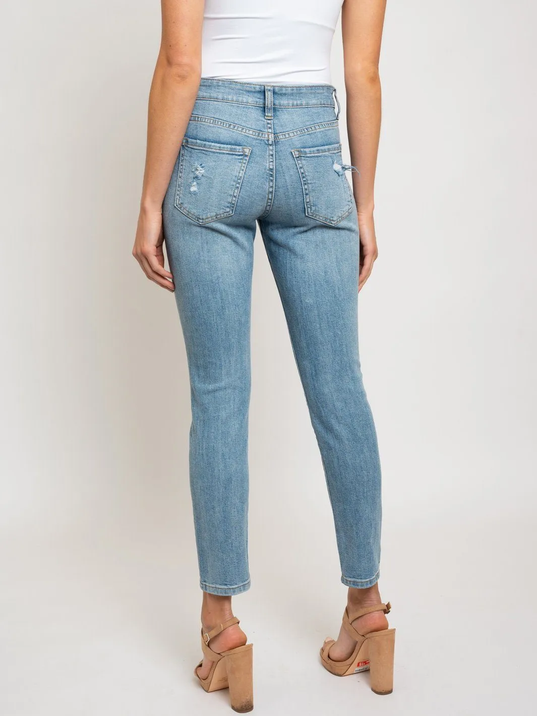 WOMEN'S LIGHT MEDIUM WASH JEANS
