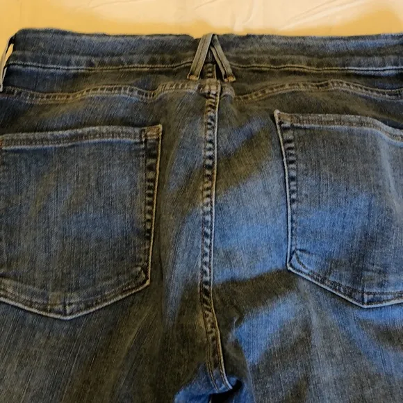 Women’s size 14/32 Good American Good Cuts Light Wash Distressed Jeans