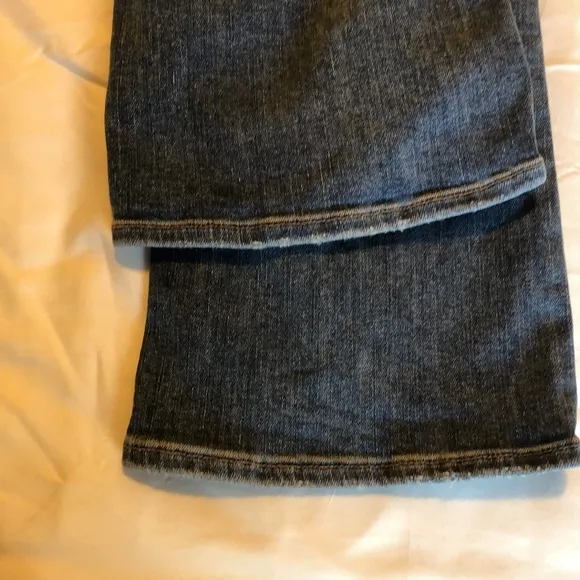 Women’s size 14/32 Good American Good Cuts Light Wash Distressed Jeans