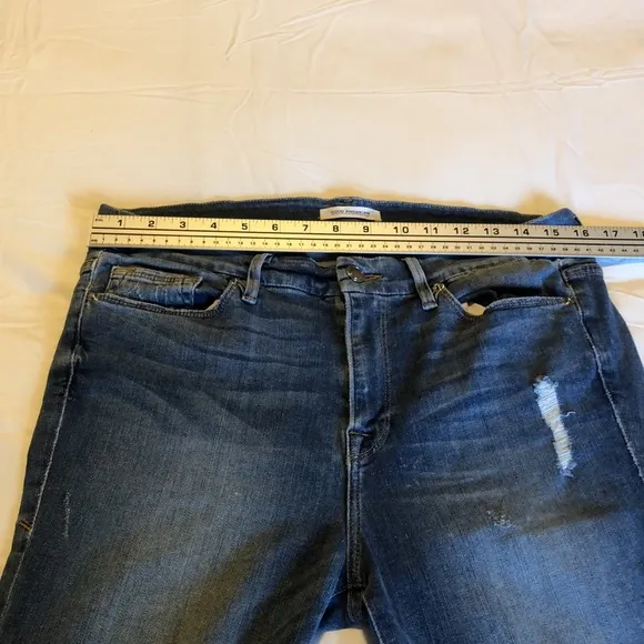 Women’s size 14/32 Good American Good Cuts Light Wash Distressed Jeans