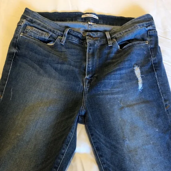 Women’s size 14/32 Good American Good Cuts Light Wash Distressed Jeans