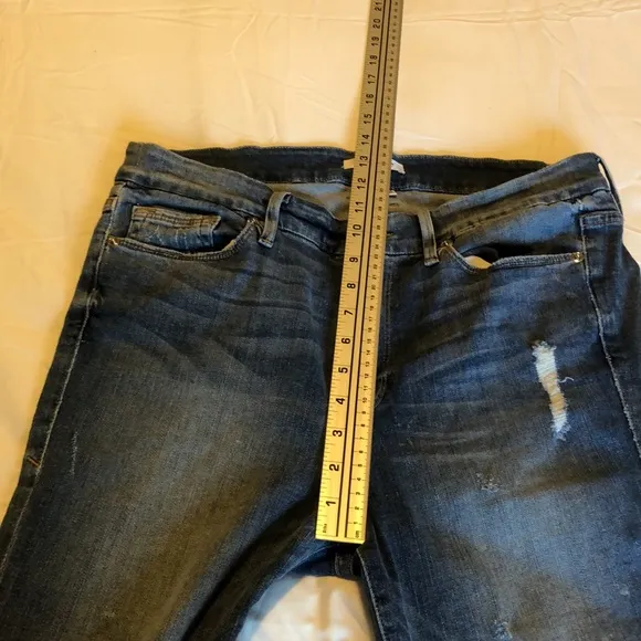 Women’s size 14/32 Good American Good Cuts Light Wash Distressed Jeans